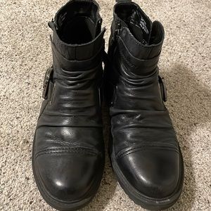 Earth Jericho black bootie 6.5 med